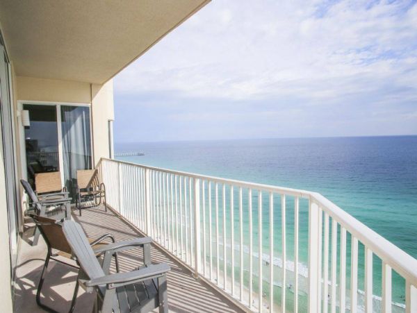 Oceanfront Condominium Sleeps 12