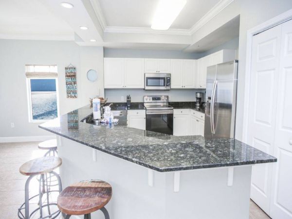 Oceanfront Condominium Sleeps 12