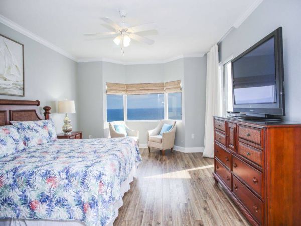 Oceanfront Condominium Sleeps 12