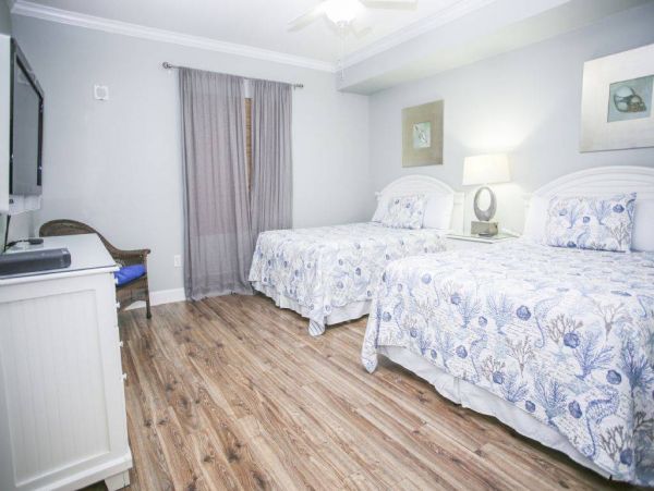 Oceanfront Condominium Sleeps 12