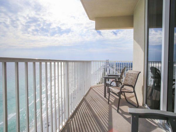 Oceanfront Condominium Sleeps 12
