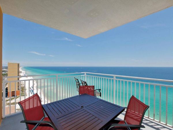 Oceanfront Condominium Sleeps 11