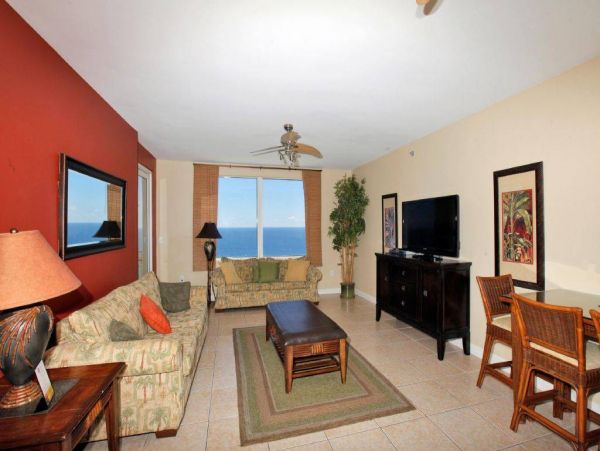 Oceanfront Condominium Sleeps 11