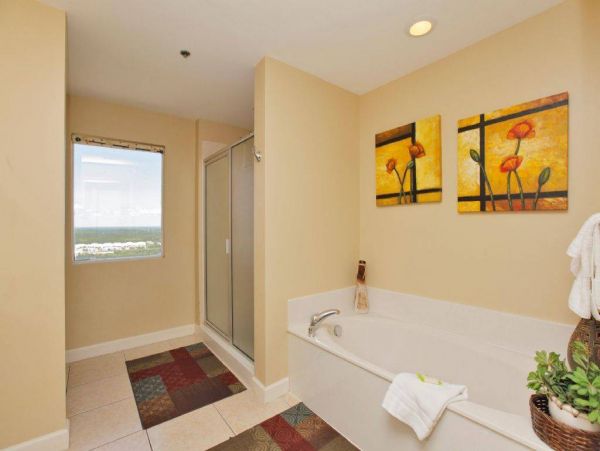 Oceanfront Condominium Sleeps 11