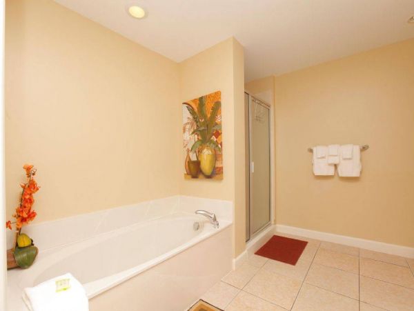 Oceanfront Condominium Sleeps 11