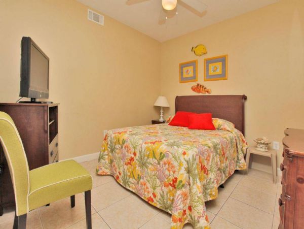 Oceanfront Condominium Sleeps 11