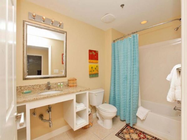 Oceanfront Condominium Sleeps 11