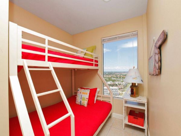 Oceanfront Condominium Sleeps 11