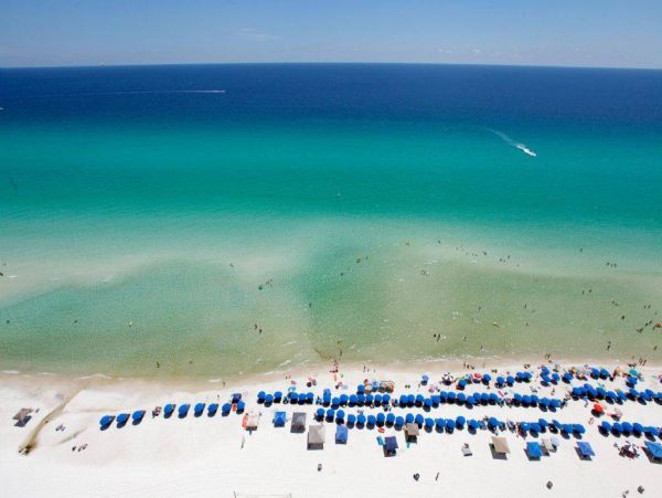 Oceanfront Condominium Sleeps 11