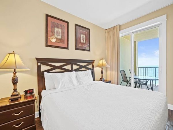 Charming Gulf-Front Escape - 2 Bedrooms + Bunk Nook in Panama City Beach