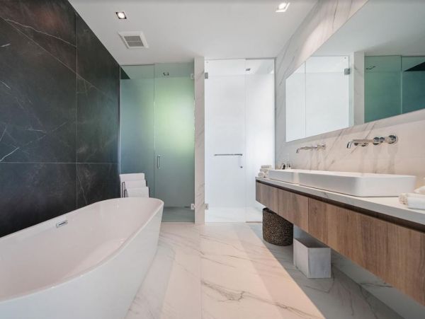 Four Bedrooms Luxury Vacation Home in Miami Beach