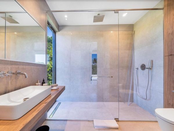 Four Bedrooms Luxury Vacation Home in Miami Beach