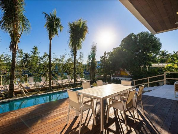 Four Bedrooms Luxury Vacation Home in Miami Beach