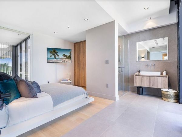 Four Bedrooms Luxury Vacation Home in Miami Beach