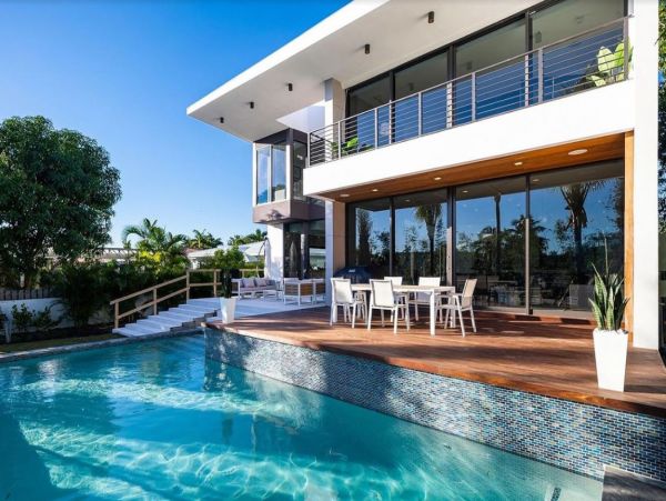 Four Bedrooms Luxury Vacation Home in Miami Beach
