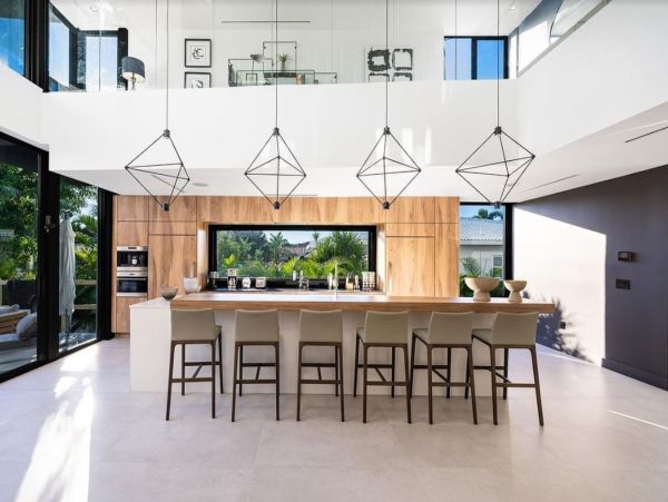 Four Bedrooms Luxury Vacation Home in Miami Beach