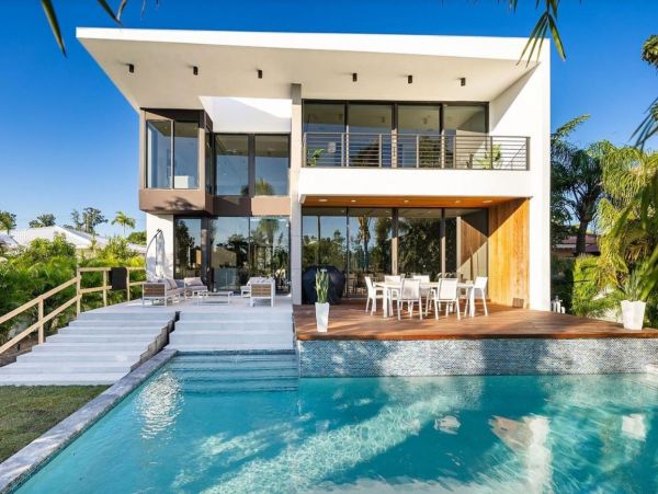 Four Bedrooms Luxury Vacation Home in Miami Beach