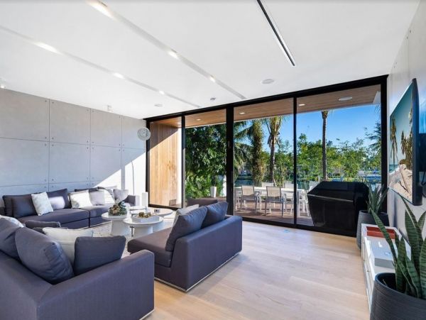 Four Bedrooms Luxury Vacation Home in Miami Beach