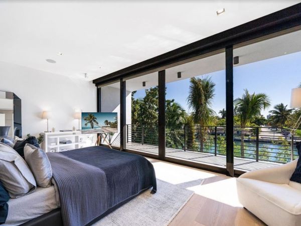 Four Bedrooms Luxury Vacation Home in Miami Beach