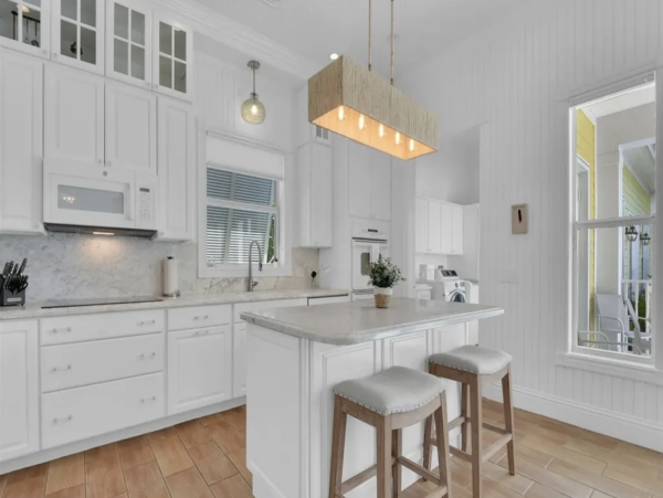 Naples Vacation Rental Near the Beach - Olde Naples Luxury Home
