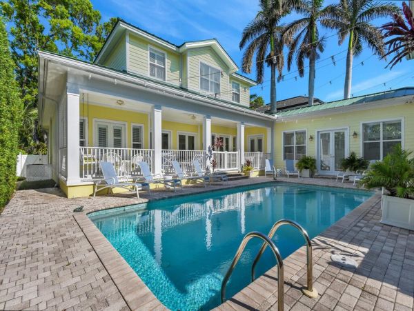 Naples Vacation Rental Near the Beach - Olde Naples Luxury Home