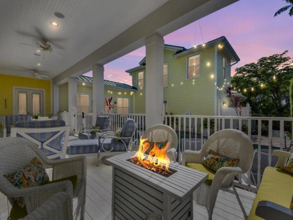 Naples Vacation Rental Near the Beach - Olde Naples Luxury Home