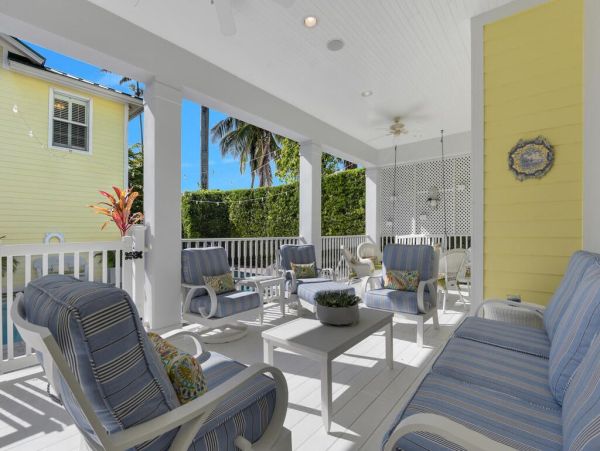 Naples Vacation Rental Near the Beach - Olde Naples Luxury Home