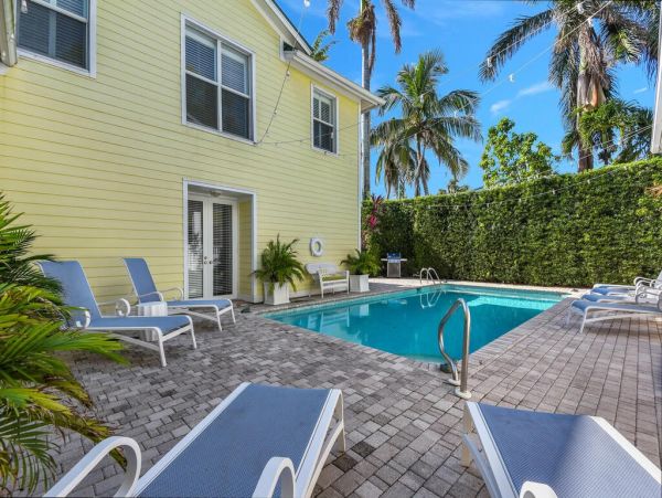 Naples Vacation Rental Near the Beach - Olde Naples Luxury Home