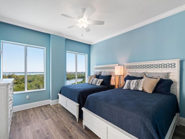 Lido Key Vacation Condo Short Walk to Beach Gulf Views
