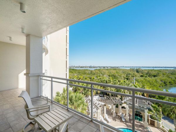 Lido Key Vacation Condo Short Walk to Beach Gulf Views
