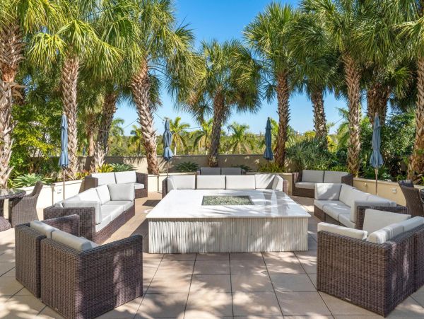 Lido Key Vacation Condo Short Walk to Beach Gulf Views