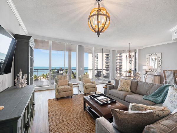 Lido Key Vacation Condo Short Walk to Beach Gulf Views