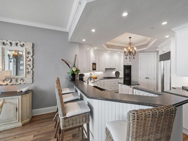 Lido Key Vacation Condo Short Walk to Beach Gulf Views