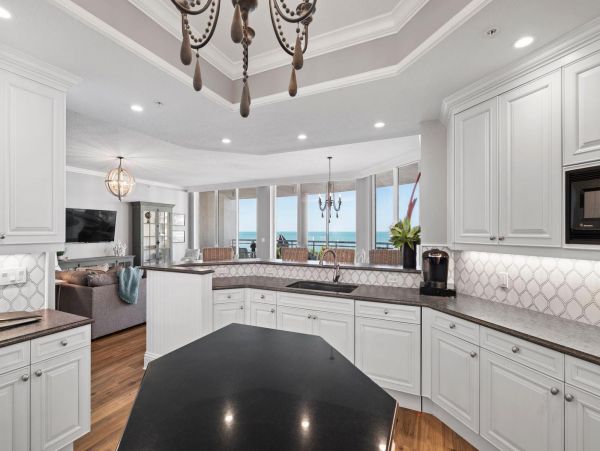 Lido Key Vacation Condo Short Walk to Beach Gulf Views