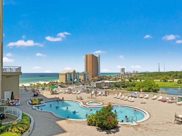 Luxurious Beachfront Penthouse in Panama City Beach - Family-Friendly Getaway