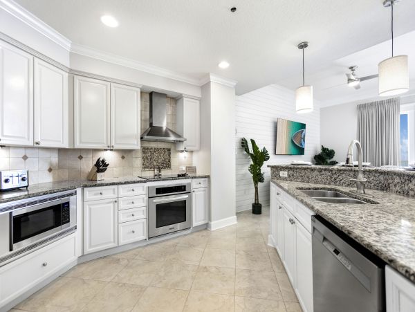 Luxurious Beachfront Penthouse in Panama City Beach - Family-Friendly Getaway