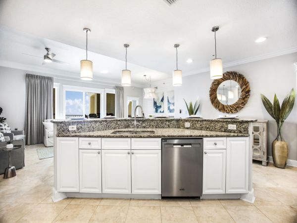 Luxurious Beachfront Penthouse in Panama City Beach - Family-Friendly Getaway
