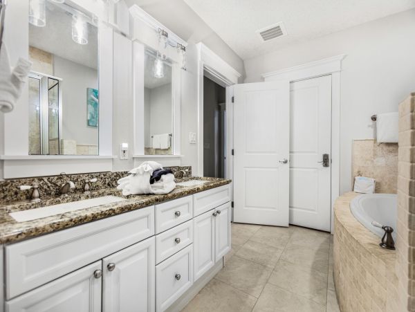 Luxurious Beachfront Penthouse in Panama City Beach - Family-Friendly Getaway