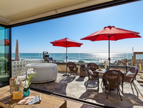Oceanside Four Bedroom Beach Vacation Home Sleeps 10