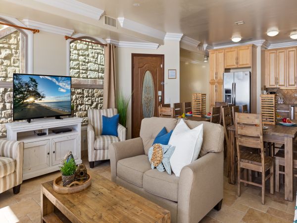 Oceanside Four Bedroom Beach Vacation Home Sleeps 10
