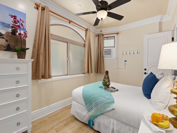 Oceanside Four Bedroom Beach Vacation Home Sleeps 10