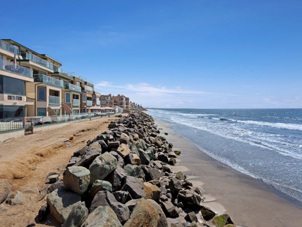 Oceanside Four Bedroom Beach Vacation Home Sleeps 10