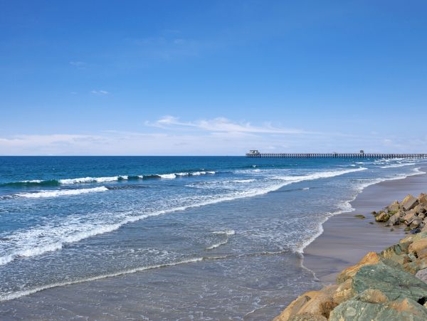 Oceanside Four Bedroom Beach Vacation Home Sleeps 10