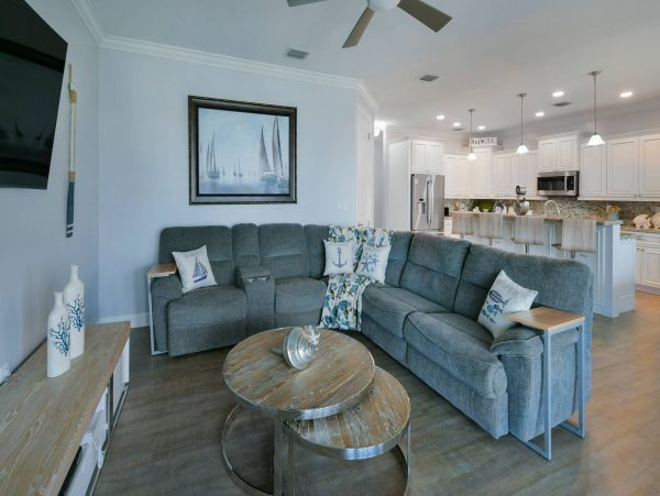 Beautiful 3 Bedroom Home on the Canal with Private Pool