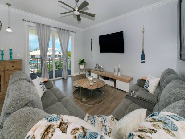 Beautiful 3 Bedroom Home on the Canal with Private Pool