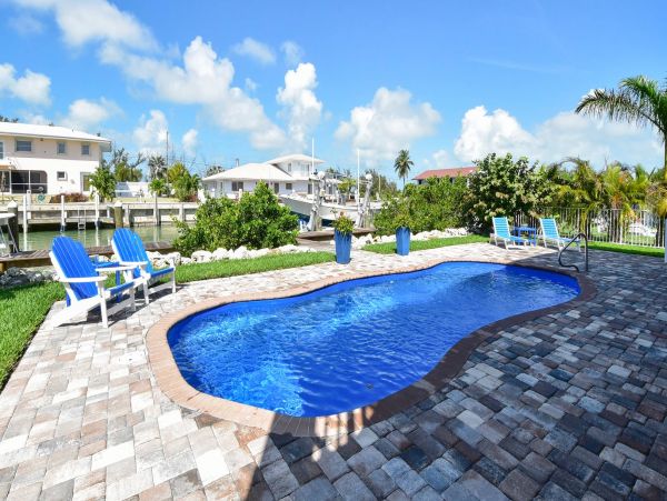 Beautiful 3 Bedroom Home on the Canal with Private Pool