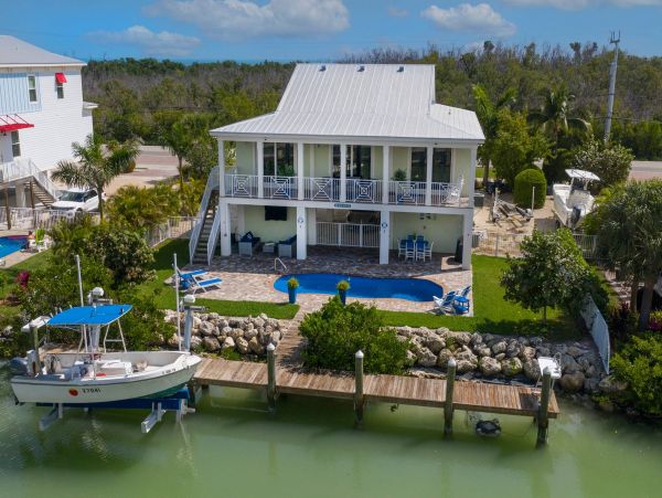Beautiful 3 Bedroom Home on the Canal with Private Pool