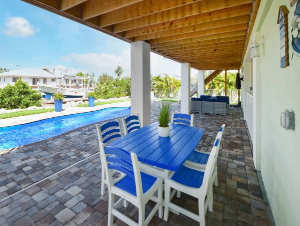 Beautiful 3 Bedroom Home on the Canal with Private Pool