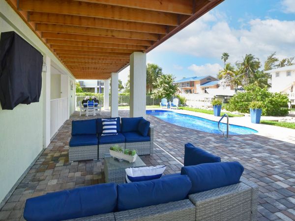 Beautiful 3 Bedroom Home on the Canal with Private Pool