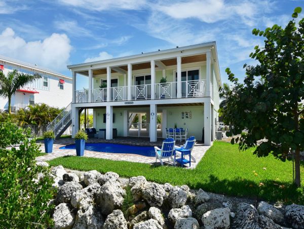 Beautiful 3 Bedroom Home on the Canal with Private Pool